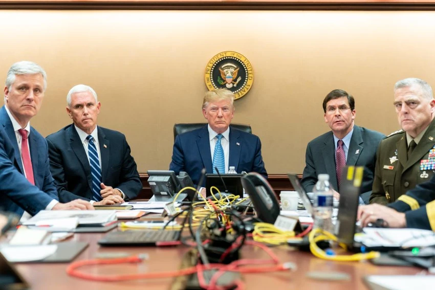Bức ảnh nội các Trump quan sát cuộc tấn công tiêu diệt thủ lĩnh IS ở Syria tối 26-10. Ảnh: TWITTER