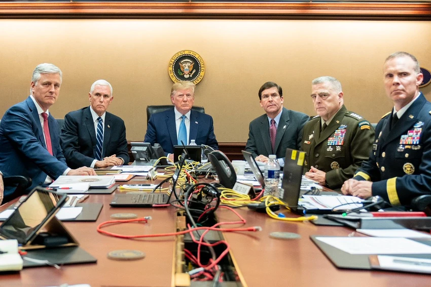 Bức ảnh nội các Trump quan sát cuộc tấn công tiêu diệt thủ lĩnh IS ở Syria tối 26-10. Ảnh: TWITTER
