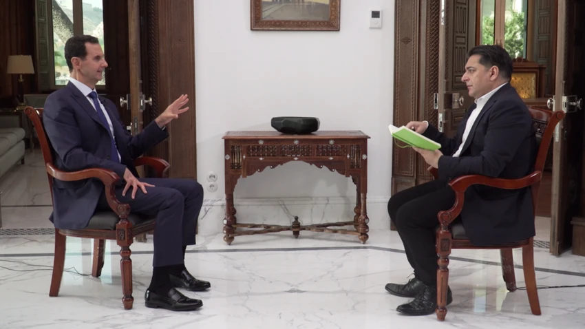 Tổng thống Syria Bashar al-Assad (trái) trả lời phỏng vấn phóng viên đài RT. Ảnh: RT