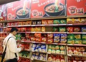 Trung Quốc: Kinh tế xuống, dân tiện tặn ăn mì gói