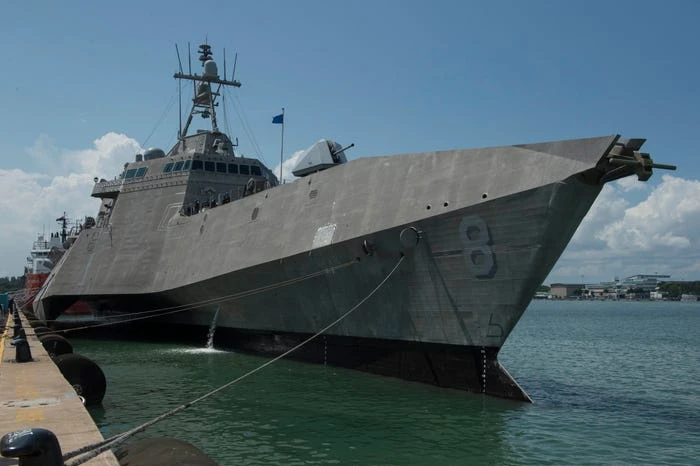 Tàu tác chiến duyên hải USS Montgomery của Hải quân Mỹ đậu tại căn cứ hải quân Changi (Singapore). Ảnh: US NAVY