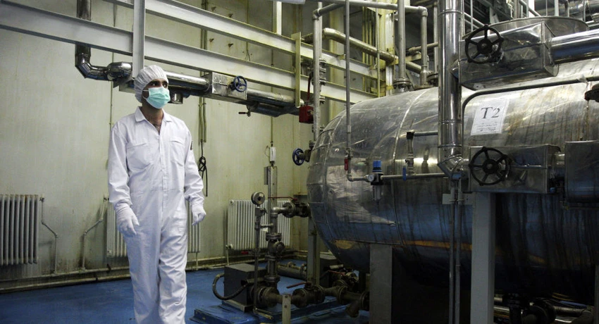 Một kỹ thuật viên tại một cơ sở làm giàu uranium ở TP Isfahan, cách thủ đô Tehran (Iran). Ảnh: AP