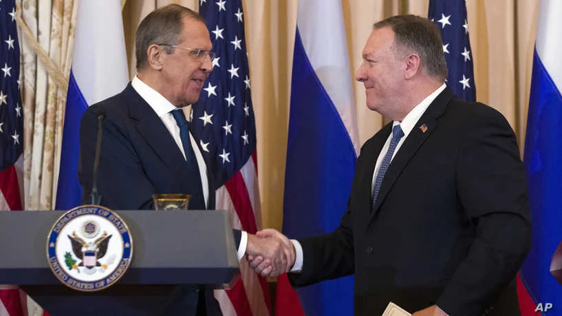 Ngoại trưởng Nga Sergey Lavrov (trái) và Ngoại trưởng Mỹ Mike Pompeo trong cuộc họp báo chung ở thủ đô Washington (Mỹ) ngày 10-12. Ảnh: REUTERS