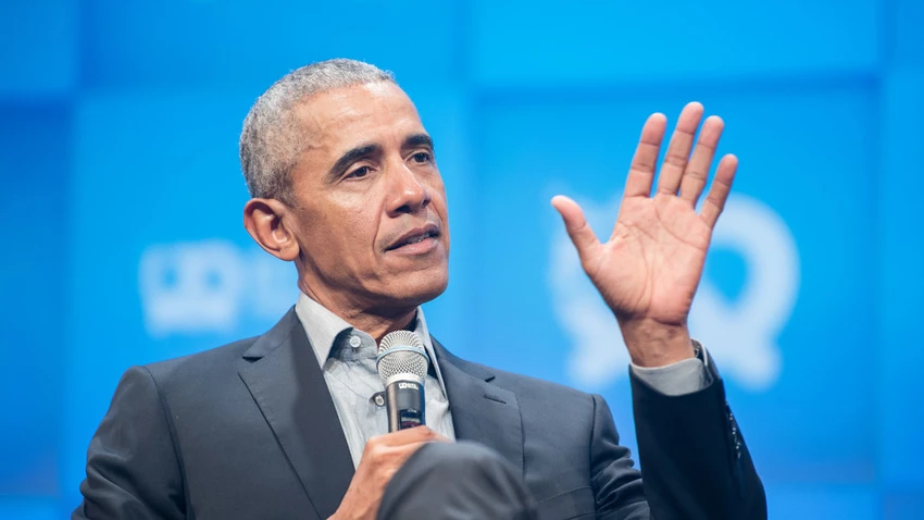 Cựu Tổng thống Mỹ Barack Obama tại sự kiện ở Singapore ngày 16-12, nói rằng thế giới nhiều vấn đề là vì đàn ông già không chịu ‘đứng ra bên lề’. Ảnh: GETTY IMAGES