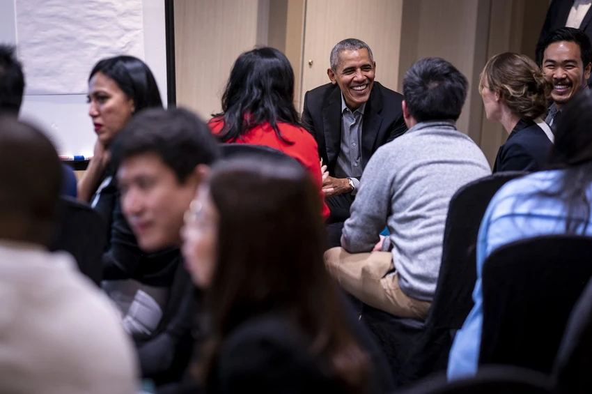 Hình ảnh cựu Tổng thống Mỹ Barack Obama (giữa) đưa lên trang Twitter của mình về sự kiện ở Singapore. Ảnh: TWITTER