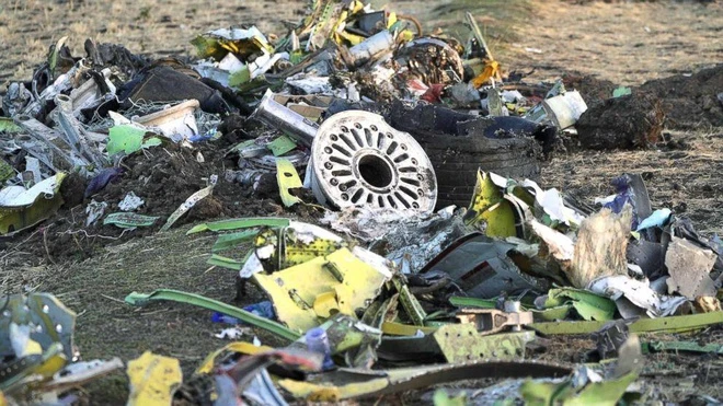Mảnh vỡ từ chiếc 737 MAX 8 rơi ở Ethiopia. Ảnh: GETTY IMAGES
