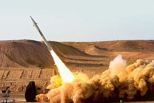 Tên lửa đạn đạo Fateh-110 của Iran trong một lần thử. Ảnh: AFP