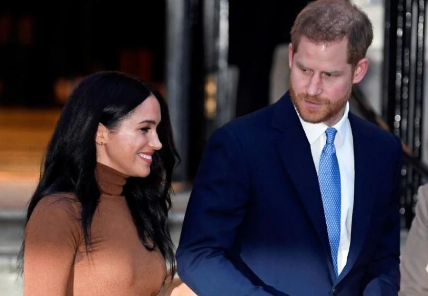 Vợ chồng Hoàng tử Harry và Meghan tại London (Anh) ngày 7-12. Ảnh: REUTERS
