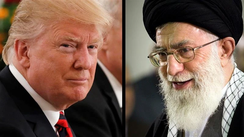 Hai ông Trump (trái) và Khamenei (phải) cần nhưng khó có thể có một kênh “giảm xung đột”. Ảnh: AL JAZEERA