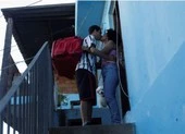 Tôi cũng muốn ở nhà trốn dịch, nhưng ....