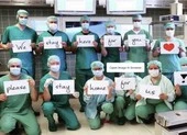 Mỹ với châu Âu, dân nơi nào ‘biết sợ’ COVID-19 hơn?