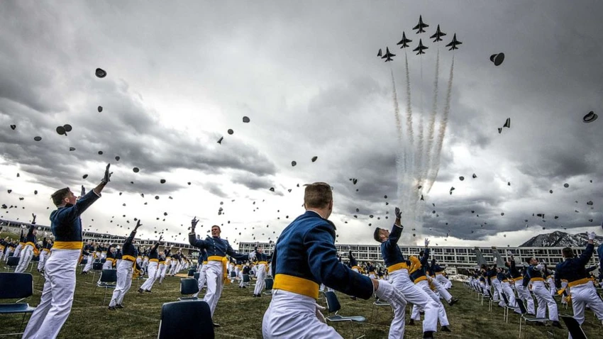 Ảnh: Ông Trump dự lễ tốt nghiệp West Point ảnh 7
