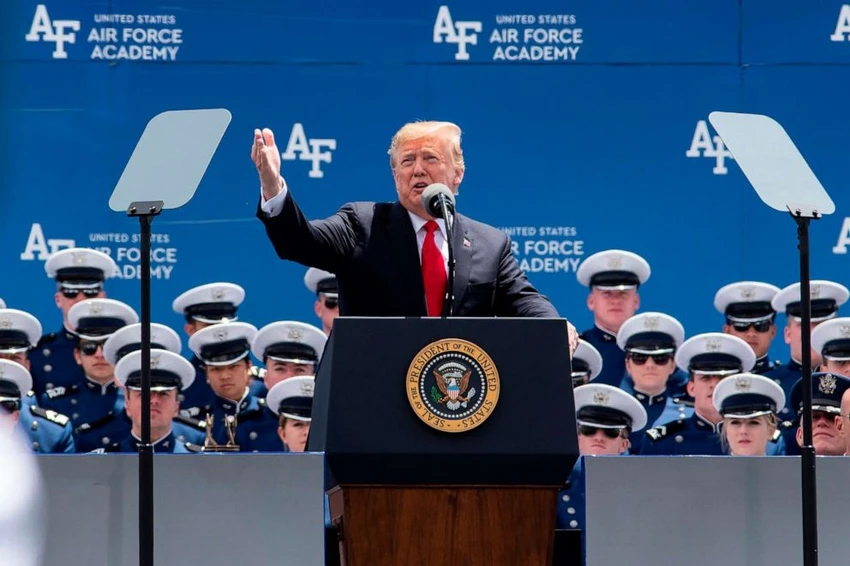 Ảnh: Ông Trump dự lễ tốt nghiệp West Point ảnh 6