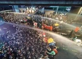 Thái Lan: Người biểu tình mang dù xuống đường như ở Hong Kong