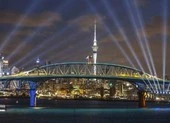 Chùm ảnh: Người dân New Zealand chờ đón thời khắc năm mới đầu tiên của thế giới