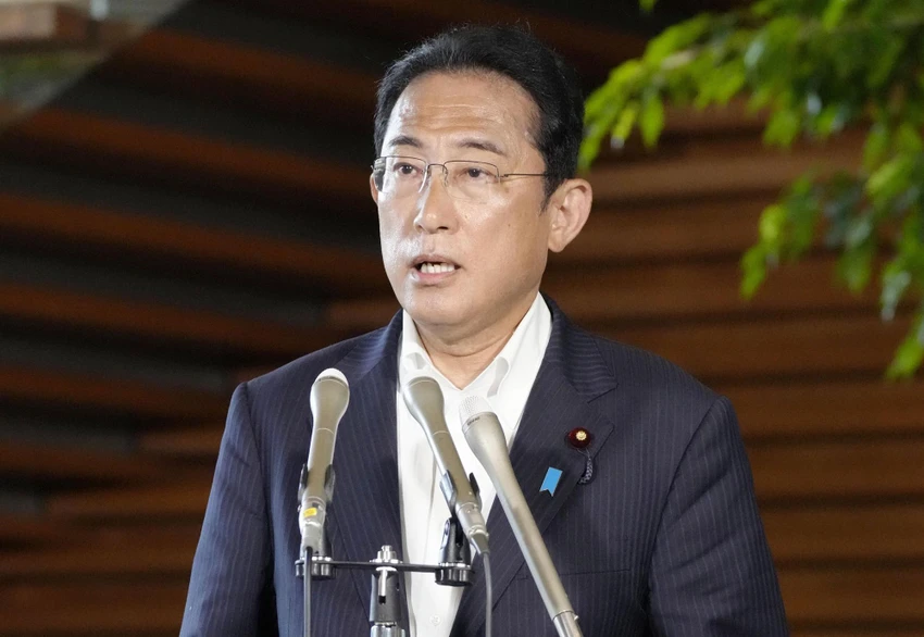 Đương kim Thủ tướng Nhật Fumio Kishida họp báo về sự việc cựu Thủ tướng Shinzo Abe bị bắn, thừa nhận nước Nhật “đang cố gắng để chấp nhận được tình huống khó khăn này”. Ảnh: KYODO/REUTERS Đương kim Thủ tướng Nhật Fumio Kishida họp báo về sự việc cựu Thủ tướng Shinzo Abe bị bắn, thừa nhận nước Nhật “đang cố gắng để chấp nhận được tình huống khó khăn này”. Ảnh: KYODO/REUTERS