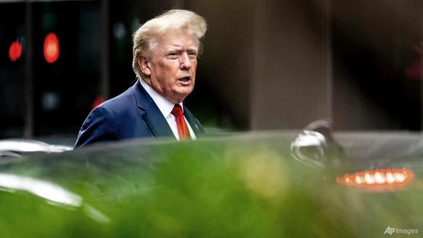 Cựu Tổng thống Mỹ Donald Trump rời cao ốc Trump Tower ở New York đến văn phòng Tổng chưởng lý bang New York ngày 10-8. Ảnh: AP Cựu Tổng thống Mỹ Donald Trump rời cao ốc Trump Tower ở New York đến văn phòng Tổng chưởng lý bang New York ngày 10-8. Ảnh: AP