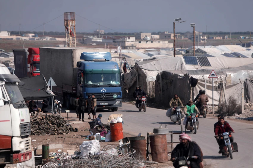 Đoàn xe của Tổ chức Bác sĩ không biên giới đi vào tây bắc Syria ngày 19-2. Ảnh: REUTERS Đoàn xe của Tổ chức Bác sĩ không biên giới đi vào tây bắc Syria ngày 19-2. Ảnh: REUTERS