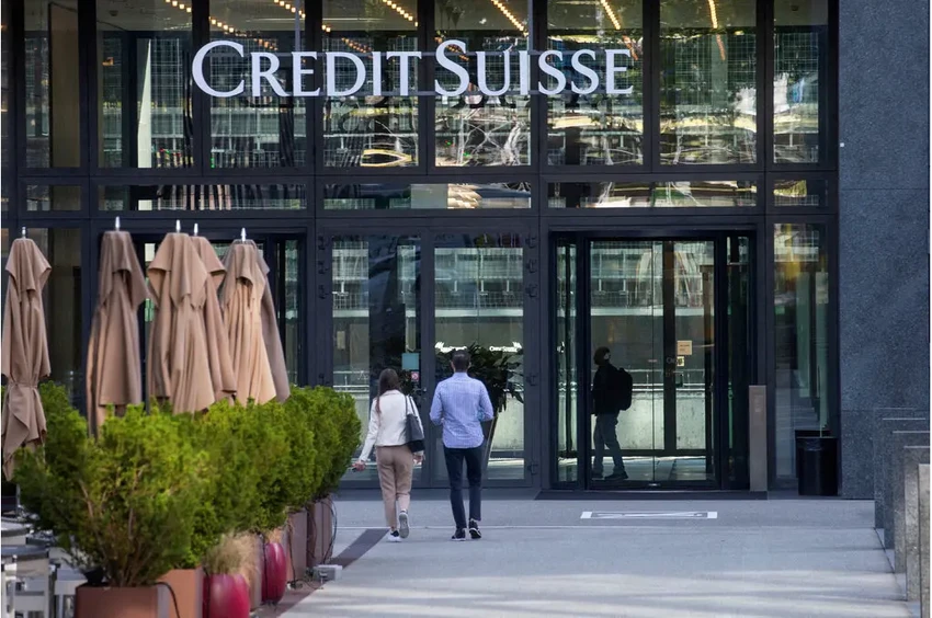 Ngân hàng Credit Suisse sẽ vay tới 50 tỉ franc Thụy Sĩ (tương đương 53,7 tỉ USD) từ Ngân hàng Quốc gia Thụy Sĩ nhằm tăng cường khả năng thanh khoản. Ảnh: REUTERS Ngân hàng Credit Suisse sẽ vay tới 50 tỉ franc Thụy Sĩ (tương đương 53,7 tỉ USD) từ Ngân hàng Quốc gia Thụy Sĩ nhằm tăng cường khả năng thanh khoản. Ảnh: REUTERS