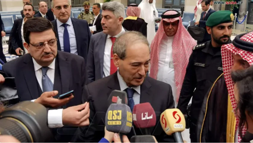 Ngoại trưởng Syria Faisal Mekdad dẫn đầu phái đoàn Syria đến TP Jeddah (Saudi Arabia) ngày 15-5 tham gia các cuộc họp chuẩn bị cho hội nghị thượng đỉnh Liên đoàn Ả Rập. Ảnh: SANA Ngoại trưởng Syria Faisal Mekdad dẫn đầu phái đoàn Syria đến TP Jeddah (Saudi Arabia) ngày 15-5 tham gia các cuộc họp chuẩn bị cho hội nghị thượng đỉnh Liên đoàn Ả Rập. Ảnh: SANA