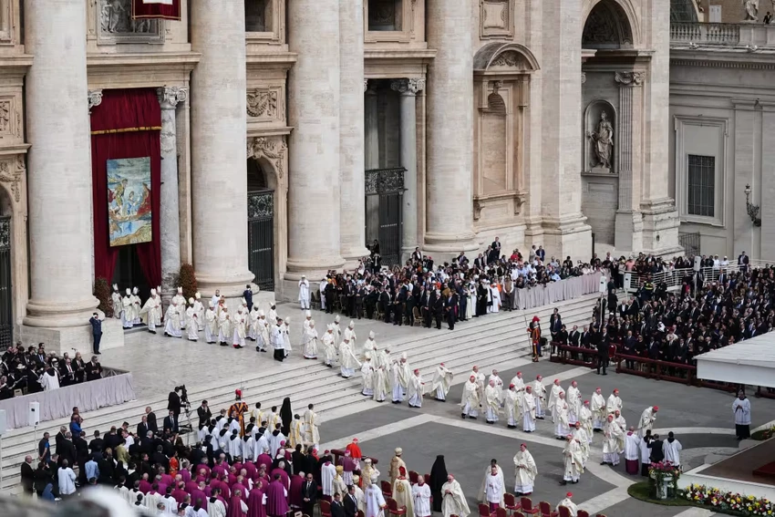 Vương cung thánh đường Thánh Peter (Vatican) trước giờ nhậm chức của Giáo Hoàng Leo XIV. Ảnh: AFP