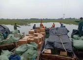 Thấy biên phòng liền bỏ 7 chiếc bè, bơi về phía Trung Quốc 