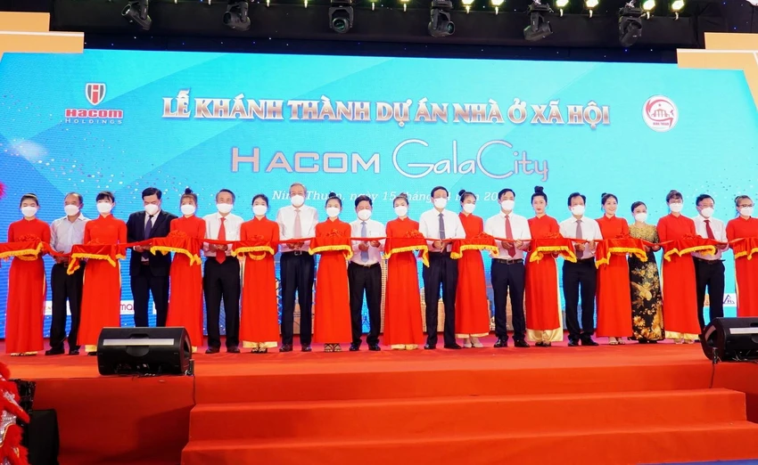 Lãnh đạo tỉnh Ninh Thuận cắt băng khánh thành 848 căn nhà ở xã hội. Ảnh: Huỳnh Hải. Lãnh đạo tỉnh Ninh Thuận cắt băng khánh thành 848 căn nhà ở xã hội. Ảnh: Huỳnh Hải.