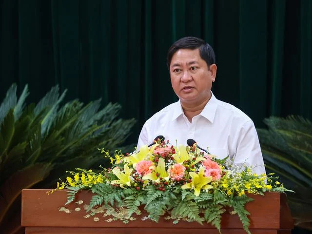 Chủ tịch UBND tỉnh Ninh Thuận Trần Quốc Nam báo cáo tại buổi làm việc. Ảnh: VGP.