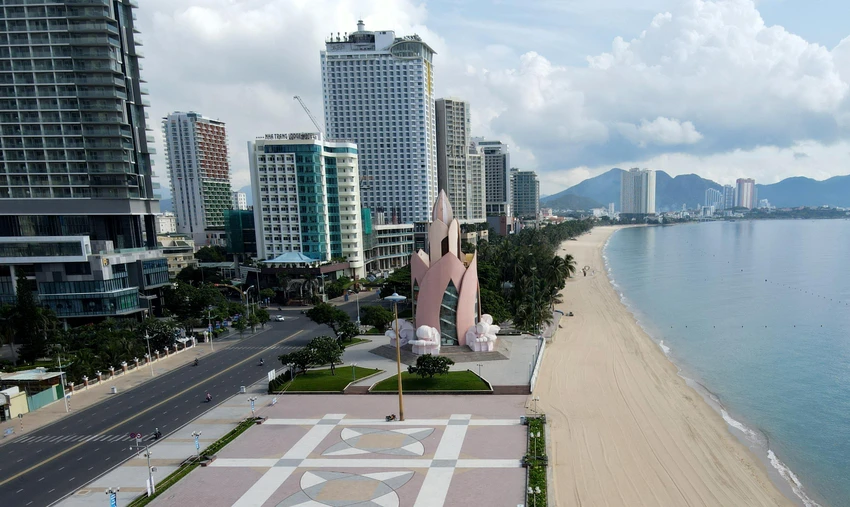 Khánh Hòa hạn chế tối đa phát triển cao tầng dọc đường Trần Phú và Phạm Văn Đồng. Ảnh: L.X Khánh Hòa hạn chế tối đa phát triển cao tầng dọc đường Trần Phú và Phạm Văn Đồng. Ảnh: L.X