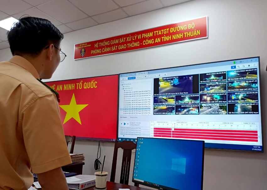 Hệ thống camera giám sát trên quốc lộ 1 qua địa bàn Ninh Thuận ghi nhận hơn 1.700 trường hợp vi phạm trong tháng. Ảnh: HUỲNH HẢI. Hệ thống camera giám sát trên quốc lộ 1 qua địa bàn Ninh Thuận ghi nhận hơn 1.700 trường hợp vi phạm trong tháng. Ảnh: HUỲNH HẢI.