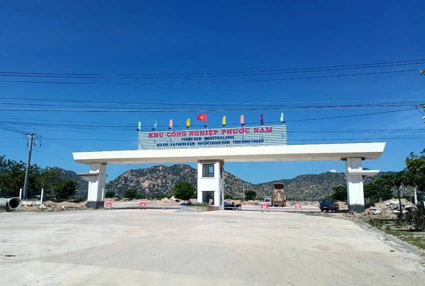Chủ đầu tư KCN Phước Nam thừa nhận sàng, rửa đất lấy cát khi chưa được cấp phép. Ảnh: HH.