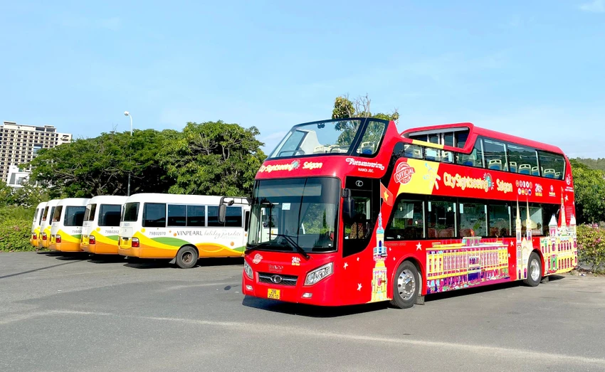 Xe buýt hai tầng chạy miễn phí trong dịp liên hoan du lịch biển Nha Trang. Ảnh: TOÀN HÙNG.
