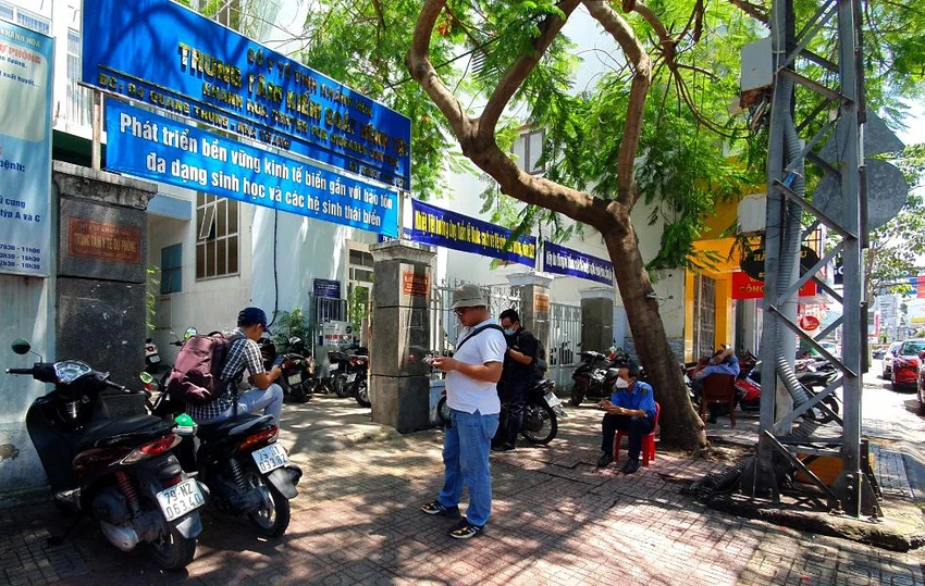 Nhiều phóng viên trên địa bàn tỉnh Khánh Hòa đã có mặt tại hiện trường để đưa tin. Nhiều phóng viên trên địa bàn tỉnh Khánh Hòa đã có mặt tại hiện trường để đưa tin.