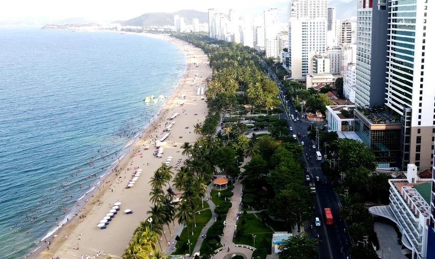 Khánh Hòa tiếp tục thu hồi gần 22.000 m2 bờ biển làm công viên công cộng. Ảnh: HH.