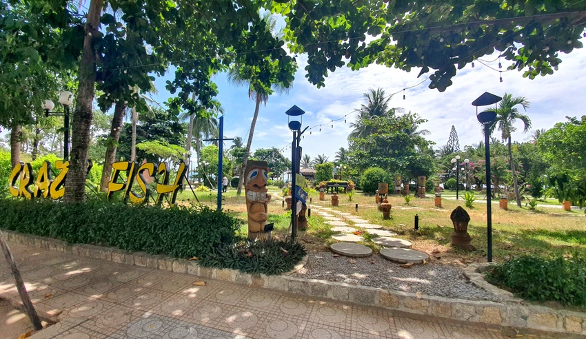 Diện tích còn lại 21.722 m2 đất không thu tiền sử dụng đất để xây dựng các công trình công viên cây xanh, đường sử dụng chung và nhà vệ sinh công cộng. Sau khi thi công xây dựng xong chủ đầu tư phải bàn giao cho UBND TP Nha Trang quản lý.