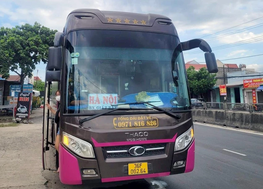 Chiếc xe khách xảy ra xô xát. Chiếc xe khách xảy ra xô xát.