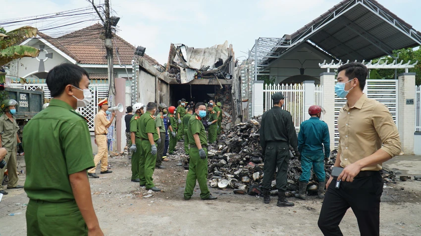 Sau một ngày nỗ lực, lực lượng tìm kiếm đã phát hiện được thi thể các nạn nhân. Ảnh: HH Sau một ngày nỗ lực, lực lượng tìm kiếm đã phát hiện được thi thể các nạn nhân. Ảnh: HH
