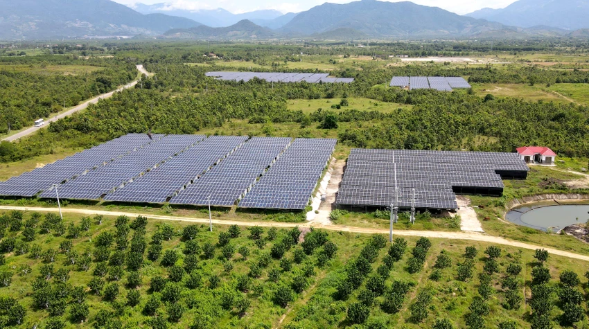 Mô hình điện mặt trời kết hợp nông nghiệp ở Ninh Thuận. Ảnh: HH. Mô hình điện mặt trời kết hợp nông nghiệp ở Ninh Thuận. Ảnh: HH.