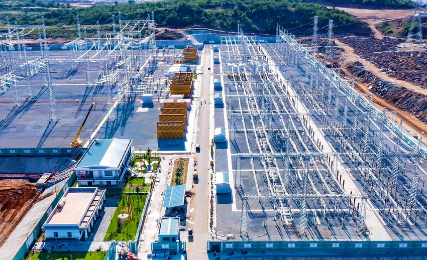 Trạm biến áp 500kV của nhà máy. Ảnh: TN. Trạm biến áp 500kV của nhà máy. Ảnh: TN.