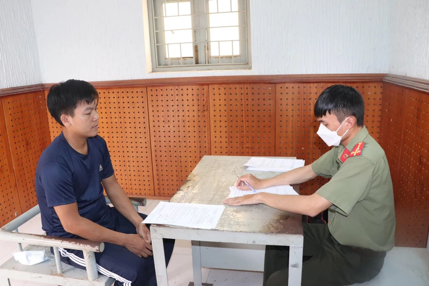 Nguyễn Văn Duy tại cơ quan công an. Ảnh: CA