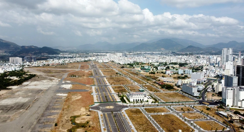 Khu vực sân bay Nha Trang cũ được giao cho Tập đoàn Phúc Sơn làm dự án. Ảnh: HH Khu vực sân bay Nha Trang cũ được giao cho Tập đoàn Phúc Sơn làm dự án. Ảnh: HH