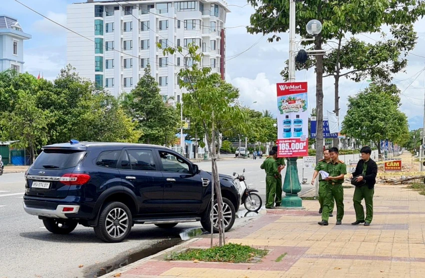 Cơ quan điều tra thực nghiệm lại hiện trường. Ảnh: DK.