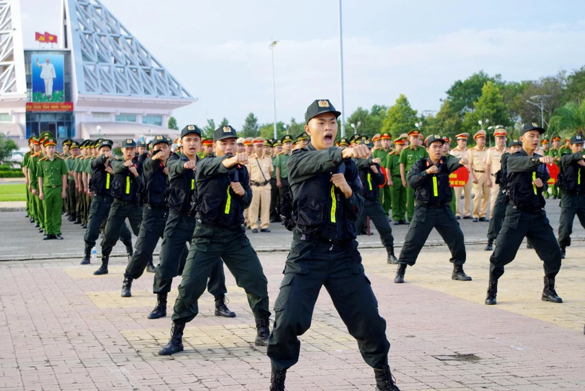 Cảnh sát Cơ động tỉnh Ninh Thuận biểu diễn bài quyền. Ảnh: CA Cảnh sát Cơ động tỉnh Ninh Thuận biểu diễn bài quyền. Ảnh: CA