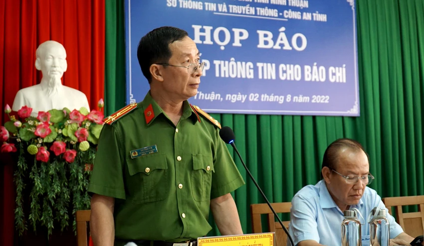 Công an TP Phan Rang - Tháp Chàm thông tin về vụ án tại cuộc họp báo ngày 2-8-2022. Ảnh: HH.