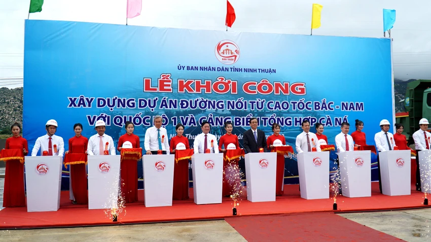 Ninh Thuận khởi công tuyến đường nối phía Nam với cả nước. Ảnh: HH. Ninh Thuận khởi công tuyến đường nối phía Nam với cả nước. Ảnh: HH.