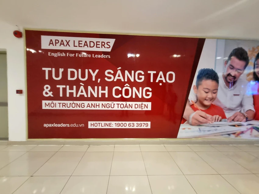 Trung tâm Anh ngữ Apax Leaders chi nhánh Khánh Hòa chỉ còn pano quảng cáo. Ảnh: AB Trung tâm Anh ngữ Apax Leaders chi nhánh Khánh Hòa chỉ còn pano quảng cáo