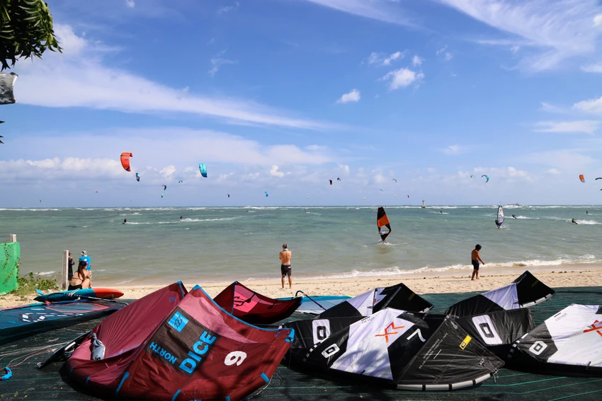 Bãi biển Mỹ Hòa, Ninh Thuận, được đánh giá nơi lý tưởng chơi lướt ván diều. Ảnh: NÚI XANH Bãi biển Mỹ Hòa, Ninh Thuận, được đánh giá nơi lý tưởng chơi lướt ván diều. Ảnh: NÚI XANH
