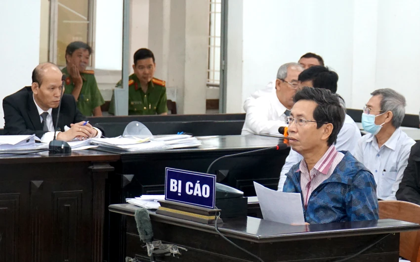 Bị cáo Lê Huy Toàn thừa nhận không đủ năng lực để thẩm định chứng thư. Ảnh: HH Bị cáo Lê Huy Toàn thừa nhận không đủ năng lực để thẩm định chứng thư. Ảnh: HH