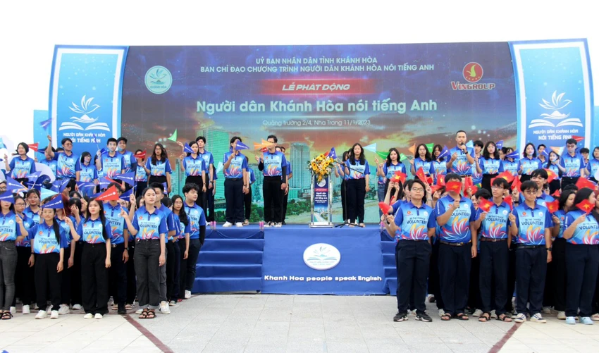 Lễ phát động chương trình Người dân Khánh Hòa nói tiếng Anh. Ảnh: CHU VÂN