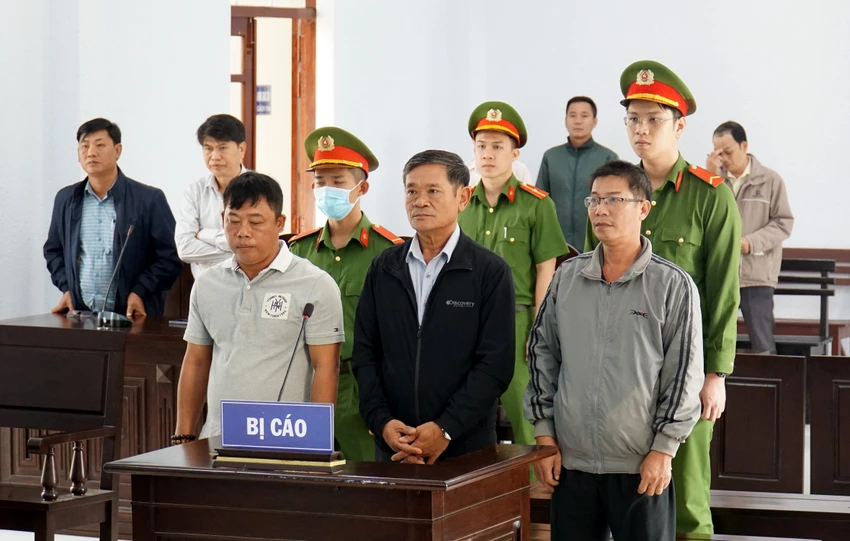 Ba TTGT tỉnh Ninh Thuận bị phạt cải tạo không giam giữ. Ảnh: HH Ba TTGT tỉnh Ninh Thuận bị phạt cải tạo không giam giữ. Ảnh: HH